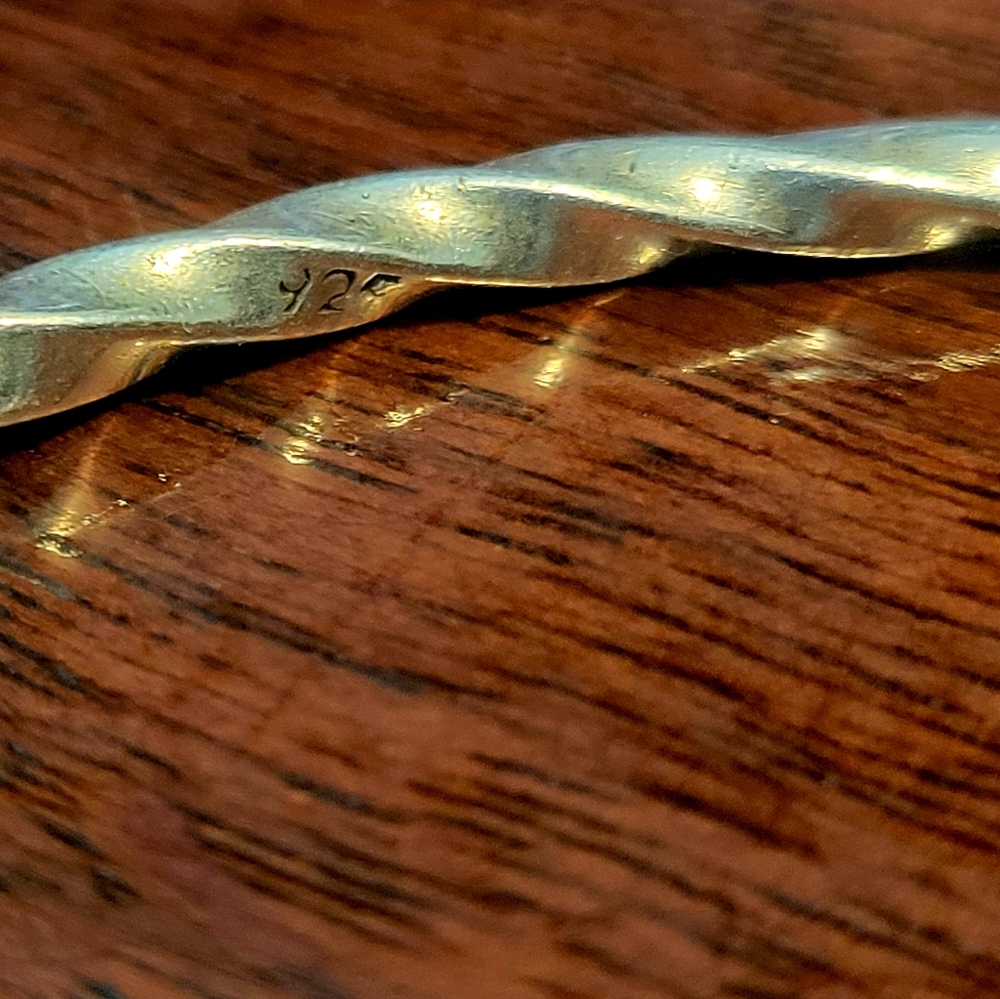Sterling silver twisted bangle - Picture 3 of 4